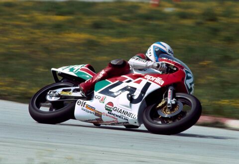 Loris Reggiani in Misano on the Aprilia test motorcycle, 1987  (Copyright: press.piaggio)