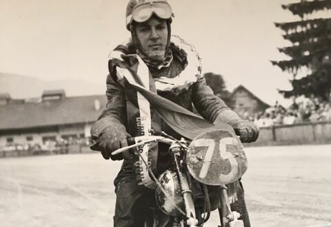Erwin Lechner, winner on the KTM Rotax 125 of the handicap race for all classes, and of the under 125cc touring machines class. (Copyright: Motorrad-Literatur- und Bildarchiv Prof. Dr. Helmut Krackowizer)
