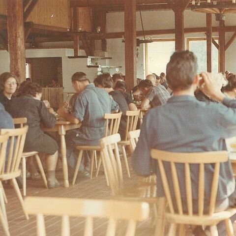 View of the staff canteen, around 1968 (Unternehmensarchiv BRP-Rotax, Gunskirchen)