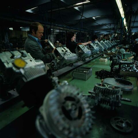 Rotax assembly line, 1988 (Archives, Museum of Ingenuity J. Armand Bombardier)