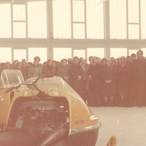 Rotax employees with Ski-Doos (Archives, Museum of Ingenuity J. Armand Bombardier)
