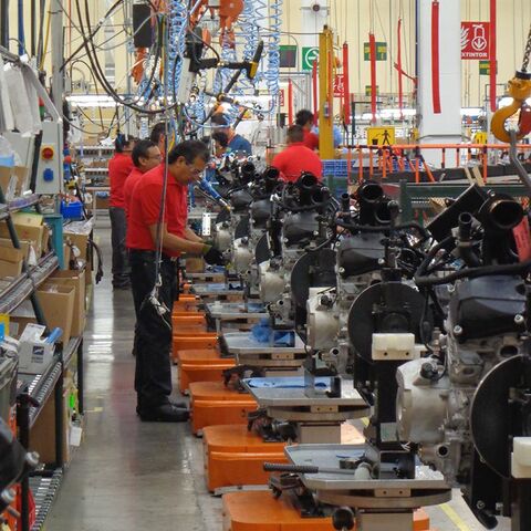 The first engine was produced in Querétaro on November 5, 2012 (Unternehmensarchiv BRP-Rotax, Gunskirchen)