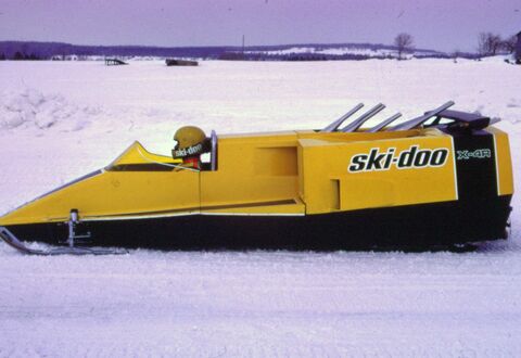 Pictured here is a Ski-Doo X-4R with four three cylinder two stroke engines. The competitions were discontinued for safety (Copyright: MUSÉE  DE L’INGÉNIOSITÉ J. ARMAND BOMBARDIER)